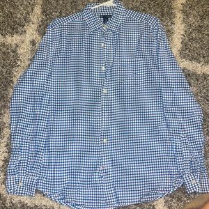 Men’s medium gap plaid button up